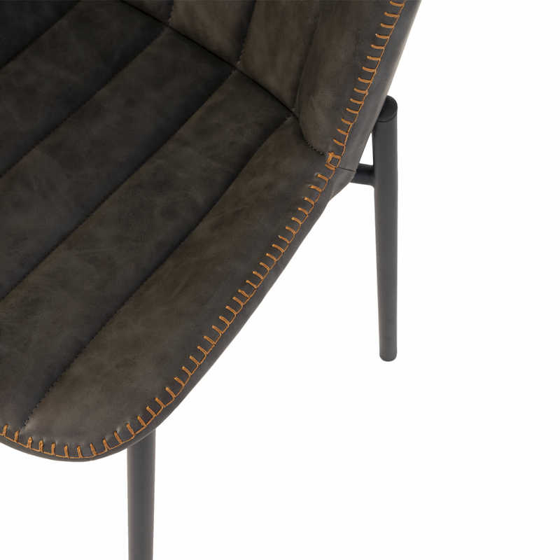 Chaise garnie en métal et similicuir OLGA, détail de la surpiqûre