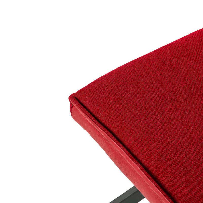 Chaise en Métal et Tissu rouge AGNES, détail des coutures